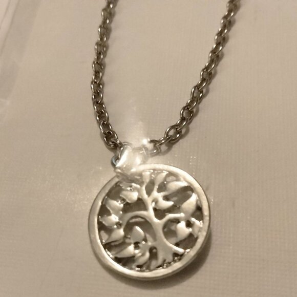 Tree of Life Pendant Necklace  Silver Tone 18 Inch Chain Fashion Jewelry Gift Ne - Picture 2 of 5